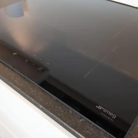 Luxurious With 2 Bedrooms And Balcony *