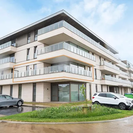 Luxurious With 2 Bedrooms And Balcony Apartment *