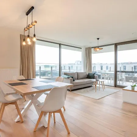 Luxurious With 2 Bedrooms And Balcony