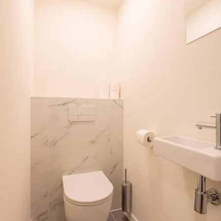Apartment Luxurious With 2 Bedrooms And Balcony