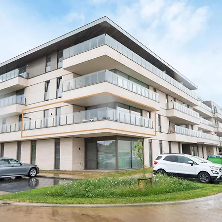 Luxurious With 2 Bedrooms And Balcony Apartment *
