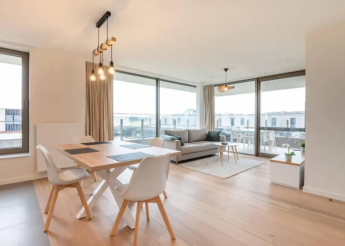 Luxurious With 2 Bedrooms And Balcony