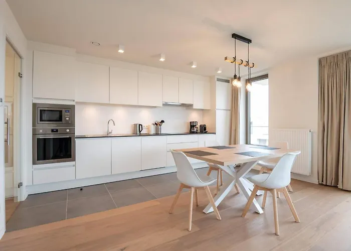 Luxurious With 2 Bedrooms And Balcony Apartment *