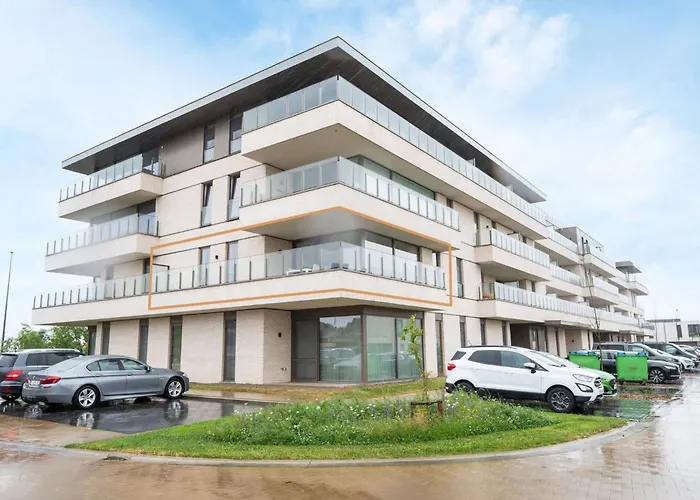 Luxurious With 2 Bedrooms And Balcony Apartment *